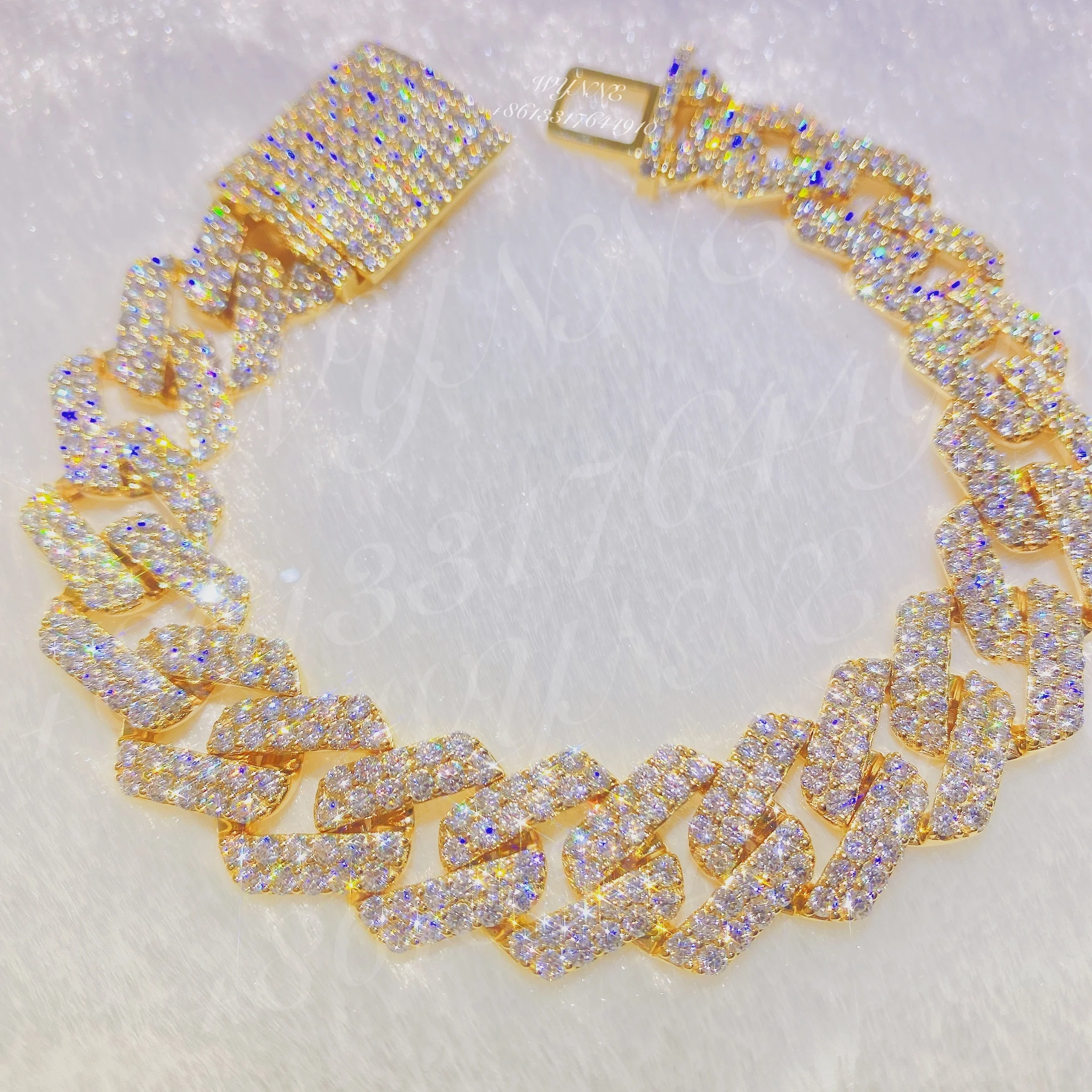 15mm Cuban Bracelet Hip Hop 10K Solid Gold Moissanite Iced Out Cuban Link Bracelet
15mm Cuban Bracelet Hip Hop 10K Solid Gold Moissanite Iced Out Cuban Link Bracelet