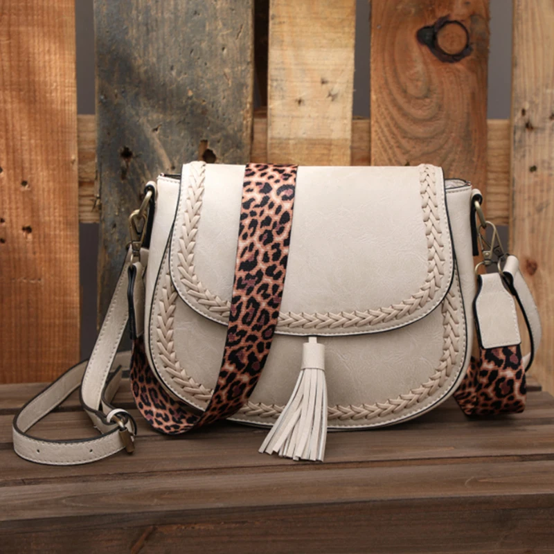 Tassel Cross Body Bag Custome Logo Designer Leather Crossbody Bag, As pic show 
Tassel Cross Body Bag Custome Logo Designer Leather Crossbody Bag, As pic show