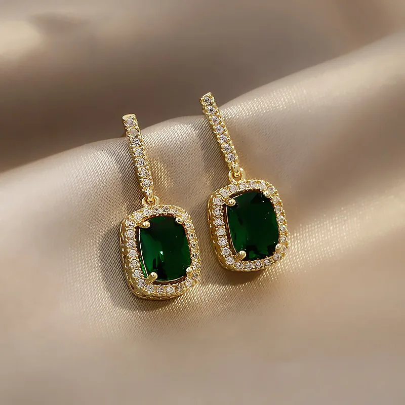 2022 New Arrival Full Pave Shiny Diamond Geometric Vintage Earrings Chic 925 Sterling Silver Post Square Emerald Drop Earrings
2022 New Arrival Full Pave Shiny Diamond Geometric Vintage Earrings Chic 925 Sterling Silver Post Square Emerald Drop Earrings