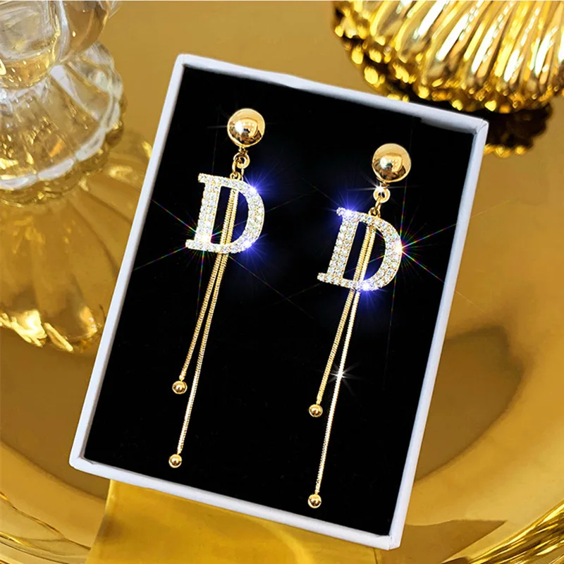 New All Match Personality Temperament Jewelry S925 Silver Needle Long Tassel Bling Bling Full Zircon Letter D Earrings
New All Match Personality Temperament Jewelry S925 Silver Needle Long Tassel Bling Bling Full Zircon Letter D Earrings