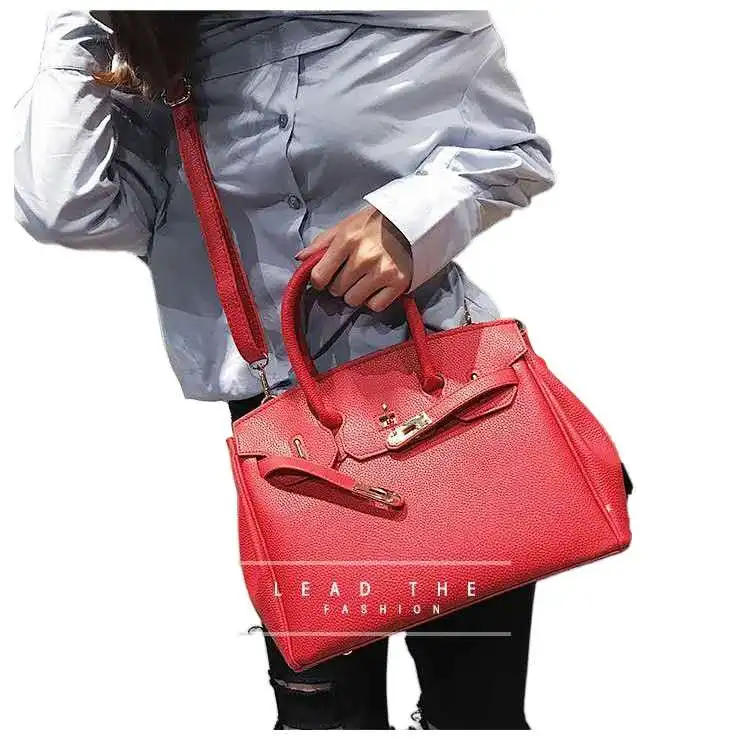 European and American fashion high-end quality large capacity shoulder bag luxury brand women's leisure shopping handbag
European and American fashion high-end quality large capacity shoulder bag luxury brand women's leisure shopping handbag