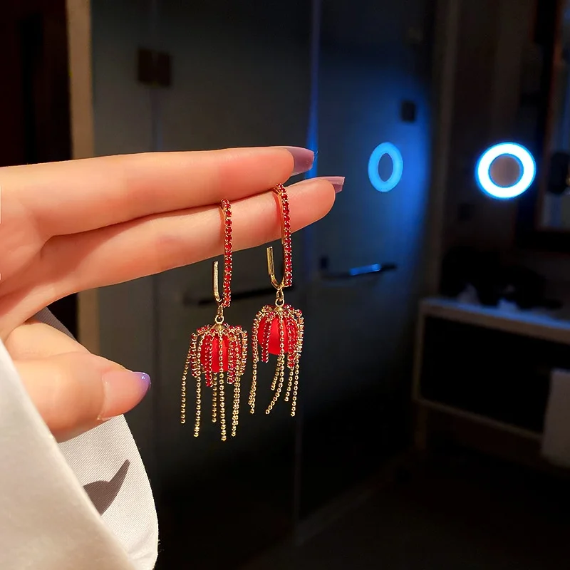 Red Lantern Drop Earrings For Women Luxury Crystal Shining Rhinestone Chain Tassel Earrings Wedding Party Jewelry, Picture shows
Red Lantern Drop Earrings For Women Luxury Crystal Shining Rhinestone Chain Tassel Earrings Wedding Party Jewelry, Picture shows