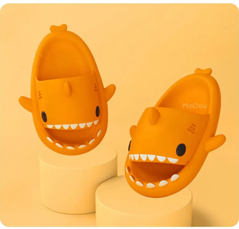 2021 New Summer Men Couples Cartoon EVA Slippers Lovely Shark Shape Slides Outdoor Women Shoes Kids Children Flip Flops slippers, 4 color
2021 New Summer Men Couples Cartoon EVA Slippers Lovely Shark Shape Slides Outdoor Women Shoes Kids Children Flip Flops slippers, 4 color