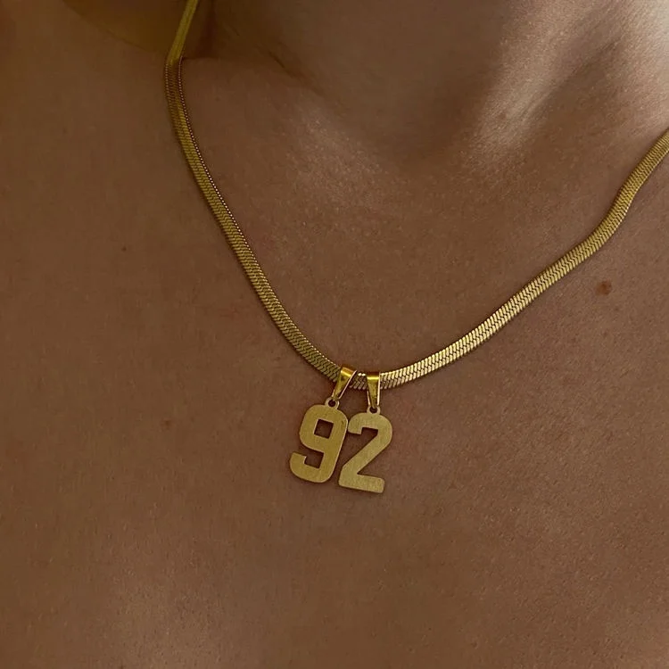 18K Gold Plated Jewelry Women Gold Plated Herringbone Snake Chain Necklace Custom Matte Finish Number Birth Year Necklace
18K Gold Plated Jewelry Women Gold Plated Herringbone Snake Chain Necklace Custom Matte Finish Number Birth Year Necklace