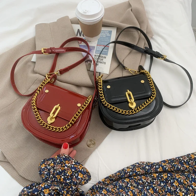 2021 Luxury Design Patent Leather Ladies Saddle Bag Chains Lady Bags Trendy Women Handbags
2021 Luxury Design Patent Leather Ladies Saddle Bag Chains Lady Bags Trendy Women Handbags