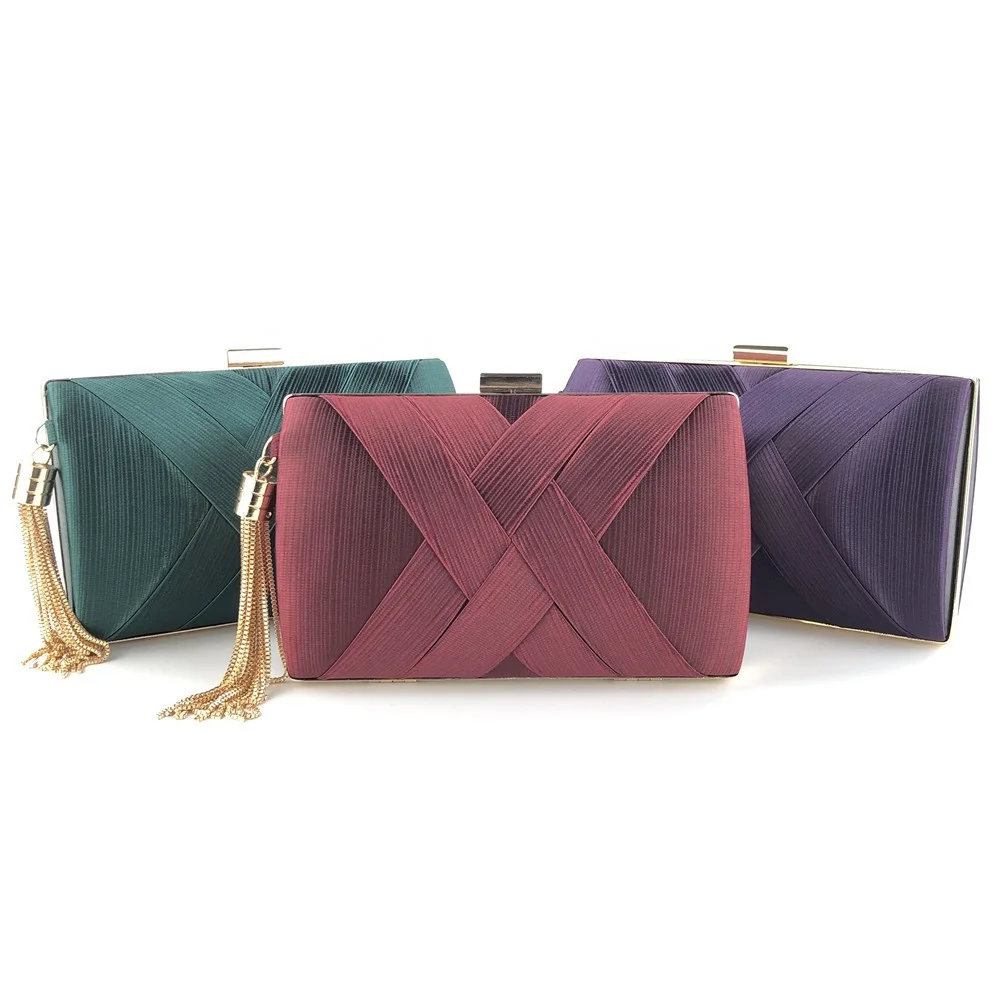 Factory wholesale metal tassel dinner messenger bag party simple charming evening clutch bags
Factory wholesale metal tassel dinner messenger bag party simple charming evening clutch bags