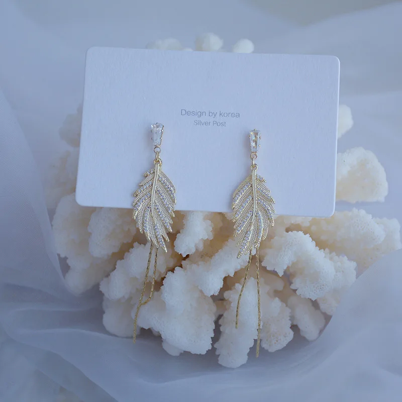 Fashionable Long Leaf Tassel Earrings Autumn/Winter 2023 New Fashion Light Luxury Earrings Women
Fashionable Long Leaf Tassel Earrings Autumn/Winter 2023 New Fashion Light Luxury Earrings Women