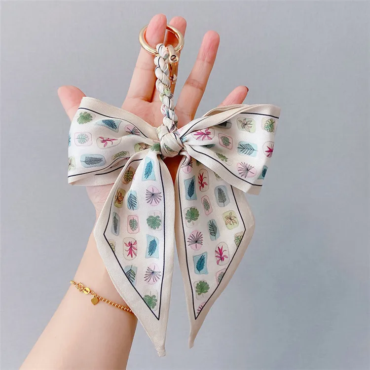 New Color Ice Silk Bow Keychain Fashion Scarf Car Key Pendant Horseshoe Buckle Ladies Bag With Accessories, Customized color
New Color Ice Silk Bow Keychain Fashion Scarf Car Key Pendant Horseshoe Buckle Ladies Bag With Accessories, Customized color