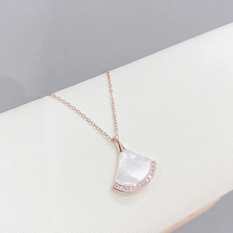Titanium Steel Classic Shell Skirt Fan Shaped Necklace Woman 18 K Gold Plated Choker Korean Jewelry Wholesale
Titanium Steel Classic Shell Skirt Fan Shaped Necklace Woman 18 K Gold Plated Choker Korean Jewelry Wholesale