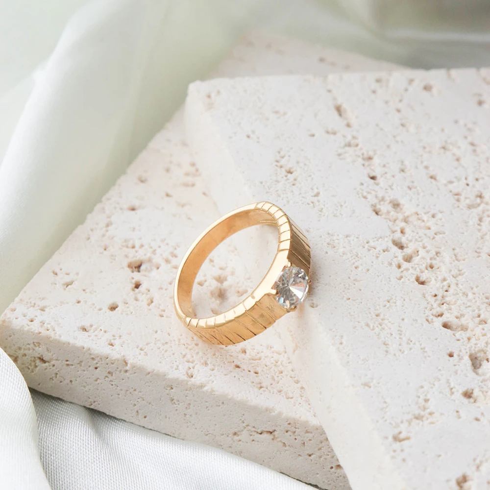 Chris April fashion jewelry PVD gold plated 316L stainless steel non-tarnish round Brilliant cut zircon ring for gift
Chris April fashion jewelry PVD gold plated 316L stainless steel non-tarnish round Brilliant cut zircon ring for gift