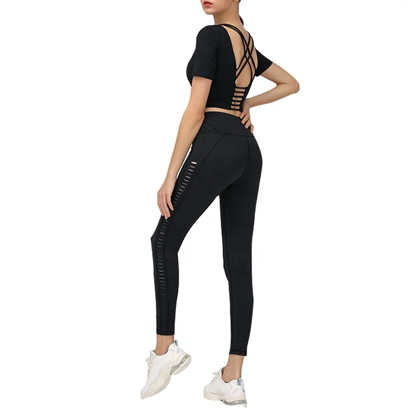 The new come with detachable chest pad compression fit short sports jogging T-shirt
The new come with detachable chest pad compression fit short sports jogging T-shirt