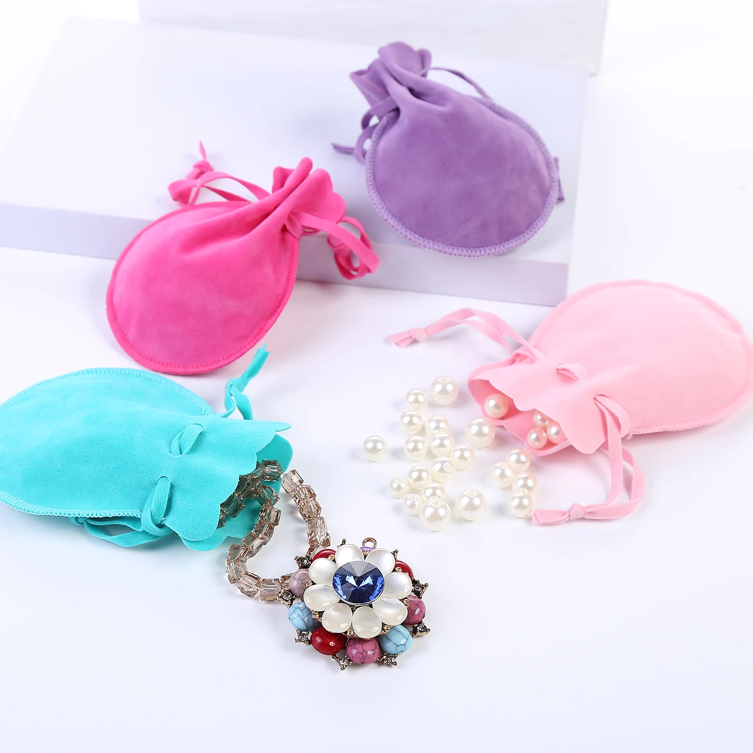 Small Bags For Jewelry Packaging Round Bags With Drawstring Wholesale 9*12Cm Double-Faced Pile Velvet Bags
Small Bags For Jewelry Packaging Round Bags With Drawstring Wholesale 9*12Cm Double-Faced Pile Velvet Bags