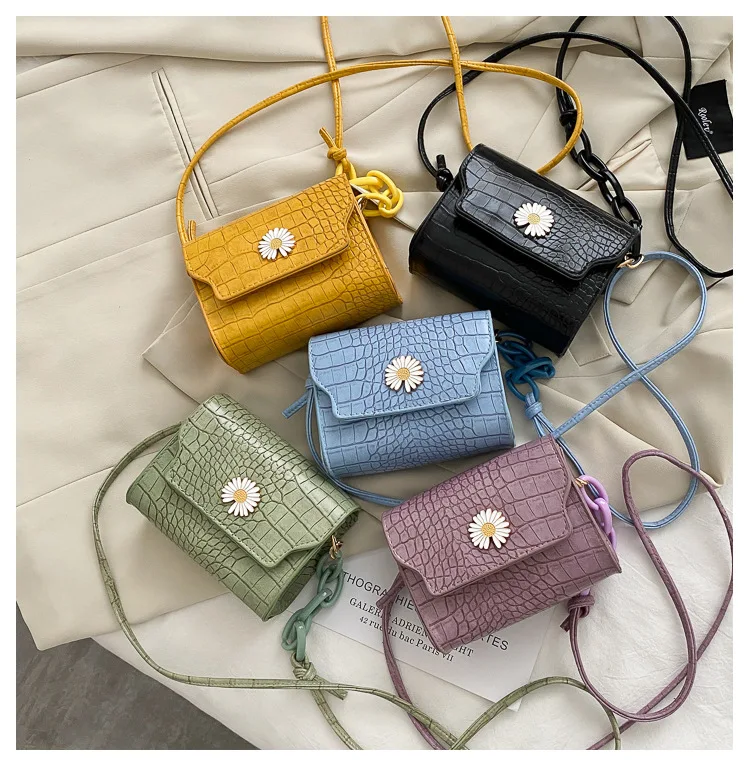 Designer flower logo serpentine PU leather Mini square purses ladies shoulder crossbody bag
Designer flower logo serpentine PU leather Mini square purses ladies shoulder crossbody bag