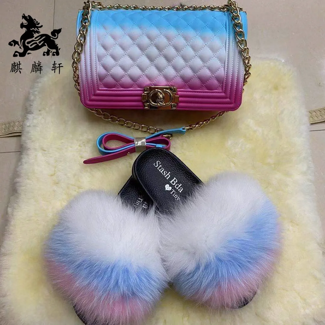 Fur slippers, jelly bag, a set of real fur slippers and a set of wallets with matching colors, Customized color
Fur slippers, jelly bag, a set of real fur slippers and a set of wallets with matching colors, Customized color