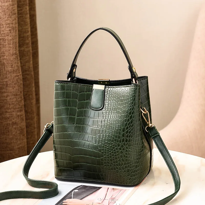 Wholesale high-end fashion crocodile pattern women's bag pu leather messenger handbag
Wholesale high-end fashion crocodile pattern women's bag pu leather messenger handbag