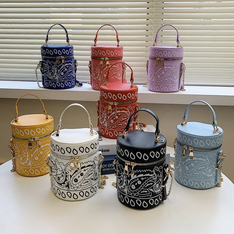 Trendy Cashew Paisley Bandanna Bucket Purse Handbag 2021 Summer Luxury Women Bucket Bags, 3 colors
Trendy Cashew Paisley Bandanna Bucket Purse Handbag 2021 Summer Luxury Women Bucket Bags, 3 colors