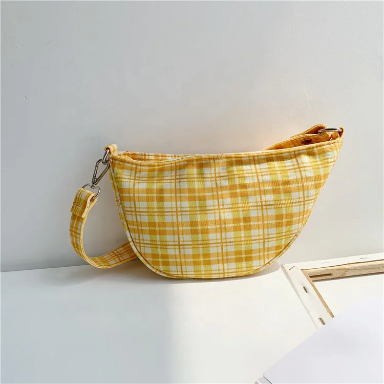 Summer new Korean ladies shoulder bag creative design triangle crossbody bag lattice texture casual fashion canvas bag
Summer new Korean ladies shoulder bag creative design triangle crossbody bag lattice texture casual fashion canvas bag