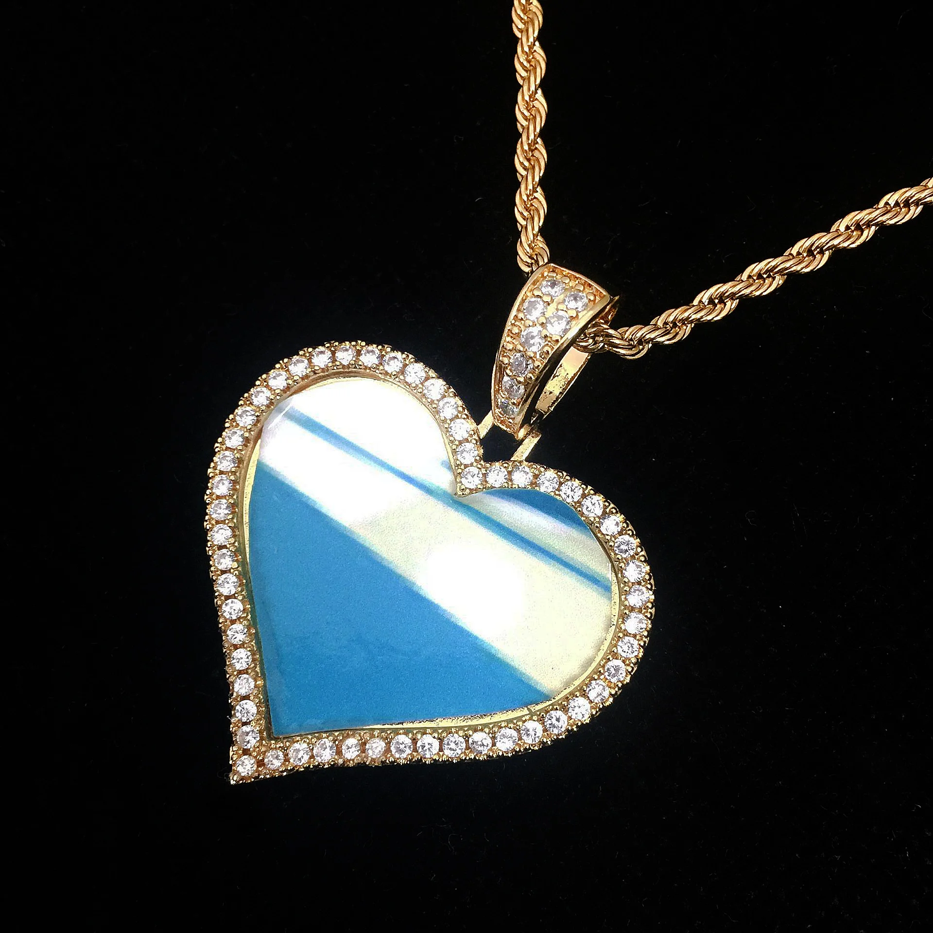 Hip Hop Custom Memory 18k Gold CZ Diamond Paved 3D Heart Shape Photo Picture Frame Pendant
Hip Hop Custom Memory 18k Gold CZ Diamond Paved 3D Heart Shape Photo Picture Frame Pendant