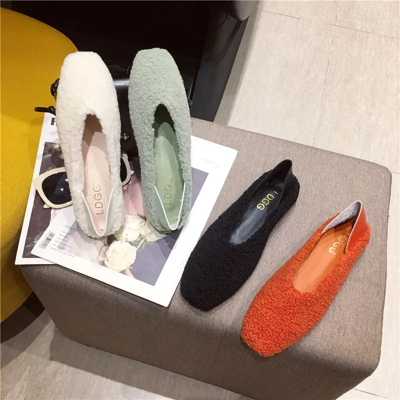 2021 new hair shoes autumn winter flat bottom square head anti slip bean shoes foot two wear lamb hair women's single shoes, 7-color
2021 new hair shoes autumn winter flat bottom square head anti slip bean shoes foot two wear lamb hair women's single shoes, 7-color
