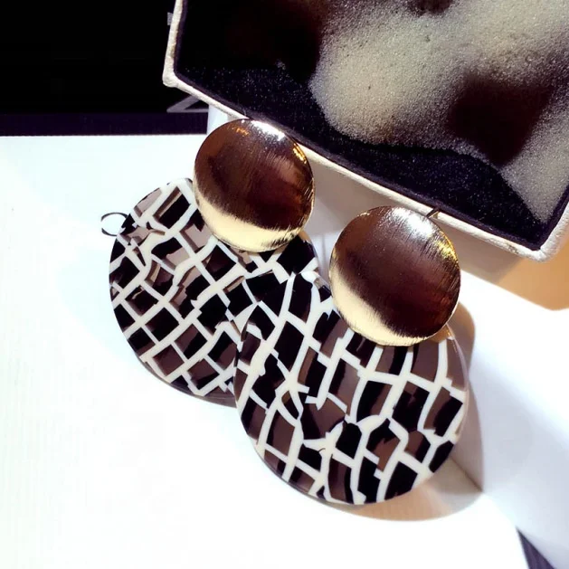 Retro Geometric Leopard Pattern Personality Metal Drop Earrings for Women Party Jewelry Gifts, Picture shows
Retro Geometric Leopard Pattern Personality Metal Drop Earrings for Women Party Jewelry Gifts, Picture shows