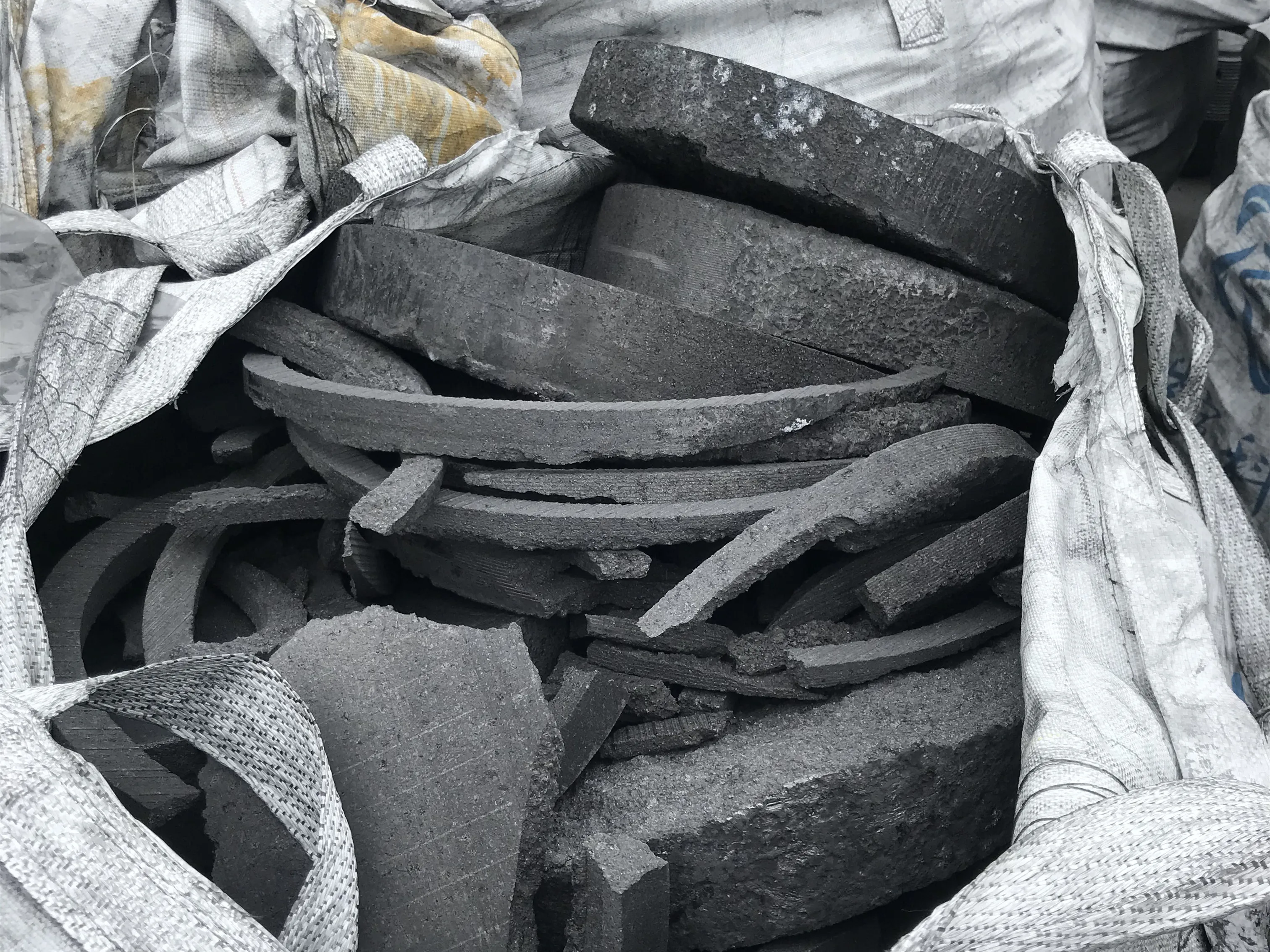 used and broken graphite electrode lumps and graphite electrode scraps with low price