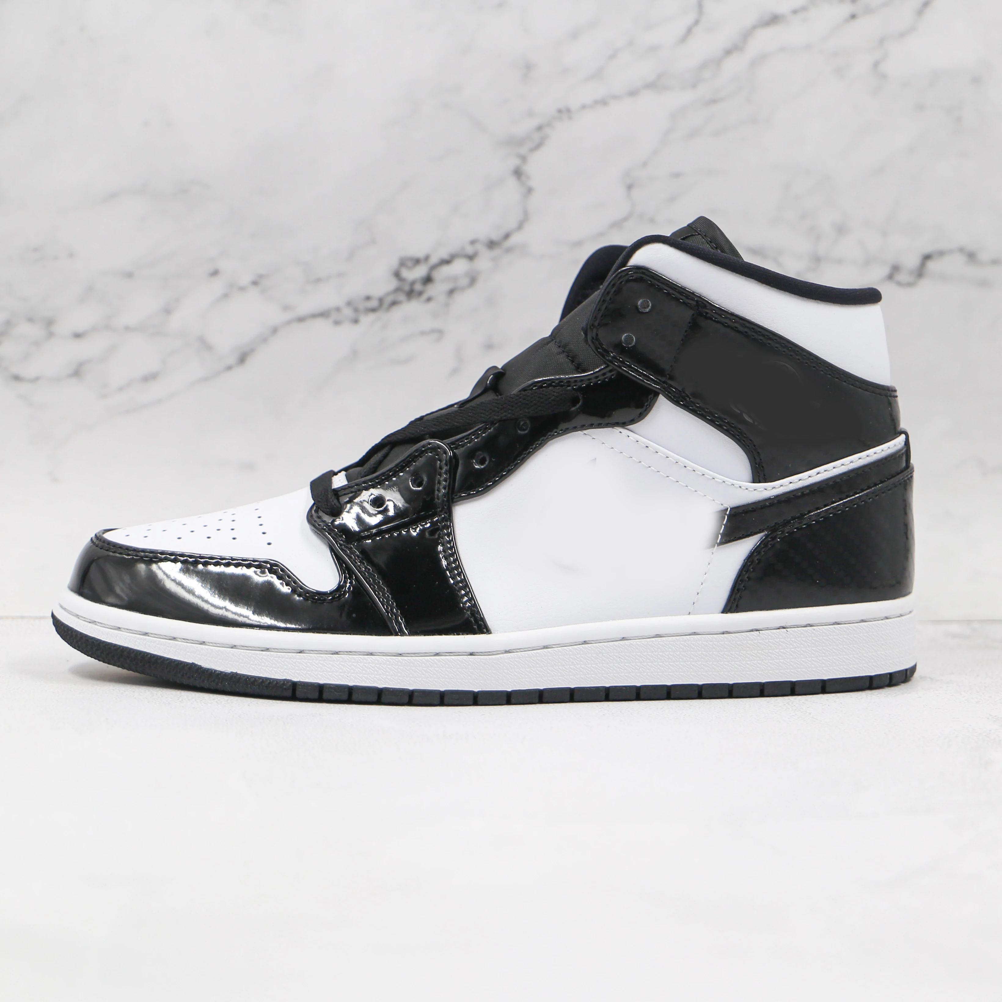 Hot Selling Men's Sports Shoes Custom Brand Running Sneakers Fashion High-top Board Shoes for Teenagers, Multiple colors
Hot Selling Men's Sports Shoes Custom Brand Running Sneakers Fashion High-top Board Shoes for Teenagers, Multiple colors