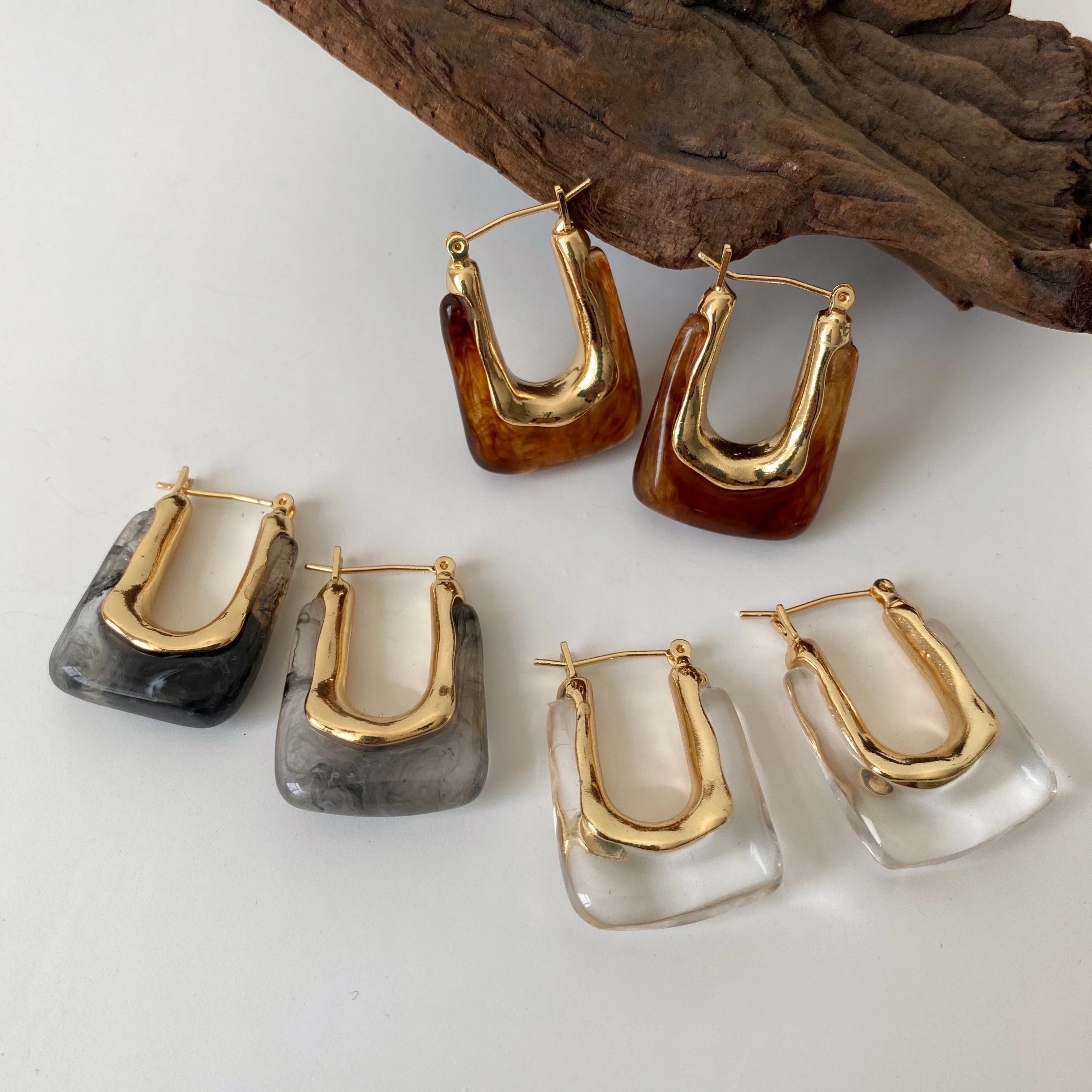 4 Colors Grey Amber Clear Resin Earrings Solid Acrylic Chunky Big Hoop Earrings for Women Square Vintage Gold Plated Jewelry Hot
4 Colors Grey Amber Clear Resin Earrings Solid Acrylic Chunky Big Hoop Earrings for Women Square Vintage Gold Plated Jewelry Hot
