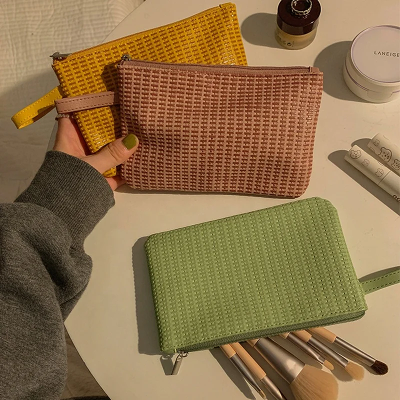 New woven pattern cosmetic bag Portable retro custom cosmet clutch Lipstick storage bag portable travel carry-on makeup bag
New woven pattern cosmetic bag Portable retro custom cosmet clutch Lipstick storage bag portable travel carry-on makeup bag