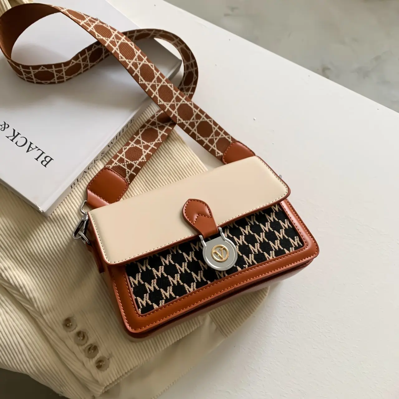 Fashion Leather Luxury Mini Handbag Woman Plaid Simple Short Lady Shoulder Bag With Logo, Various colors
Fashion Leather Luxury Mini Handbag Woman Plaid Simple Short Lady Shoulder Bag With Logo, Various colors