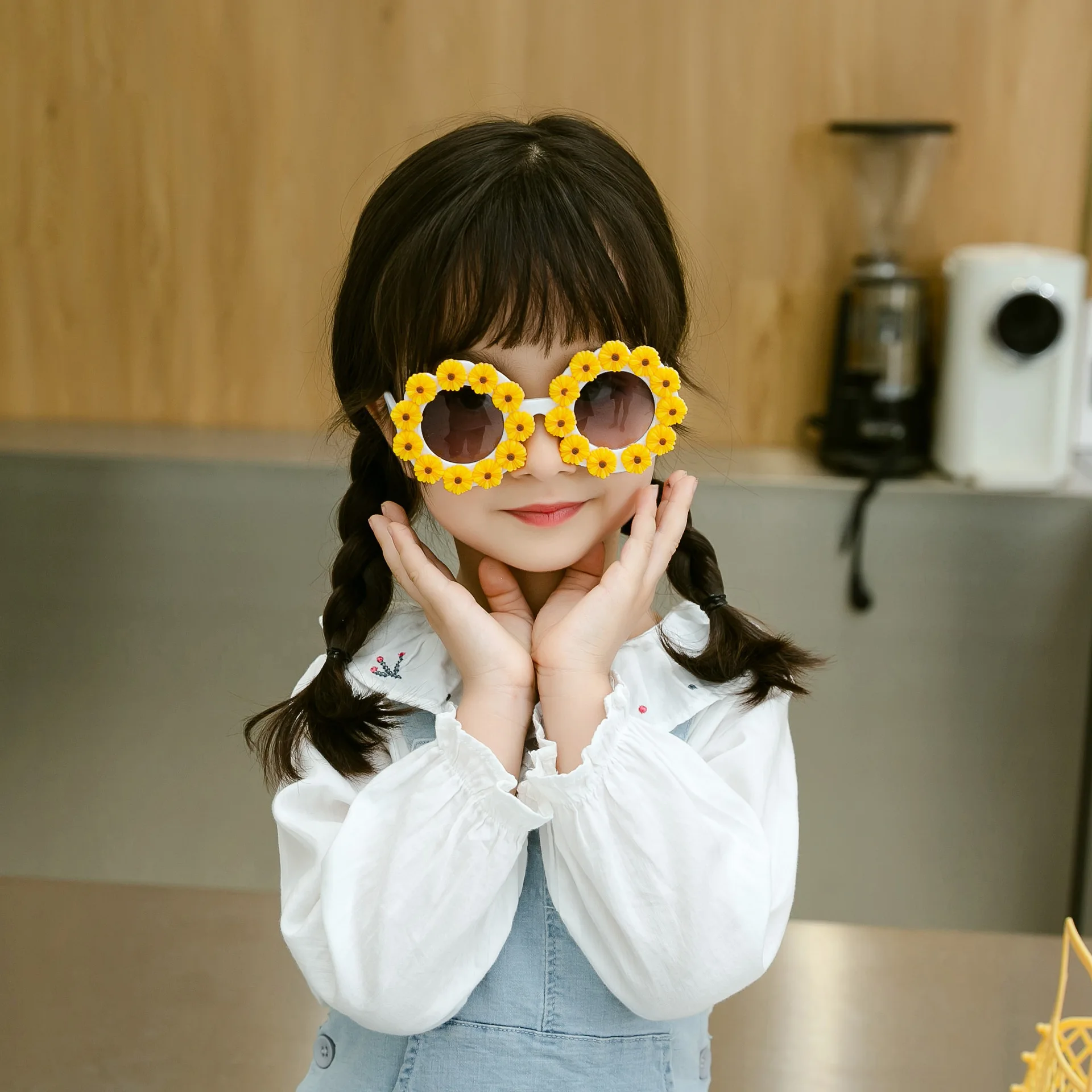 Trendy Sunflower Children's Personality Round Frame Flowers Rhinestone Glasses for Baby Girls, As the picture shows
Trendy Sunflower Children's Personality Round Frame Flowers Rhinestone Glasses for Baby Girls, As the picture shows