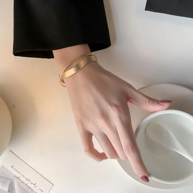 Fashion High Quality Vintage Gold Plated Cross Bracelet Geometric Gold Tone Matte Bracelet For Women
Fashion High Quality Vintage Gold Plated Cross Bracelet Geometric Gold Tone Matte Bracelet For Women
