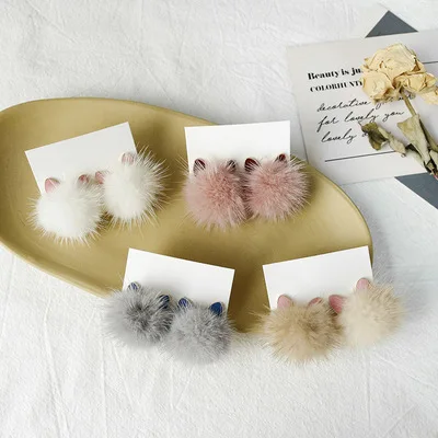 2021 Hot Multicolor Mink Fur Ball Post Stud Earrings Cute Cat Ear Pom Pom Earrings for Women Girls Party Jewelry
2021 Hot Multicolor Mink Fur Ball Post Stud Earrings Cute Cat Ear Pom Pom Earrings for Women Girls Party Jewelry