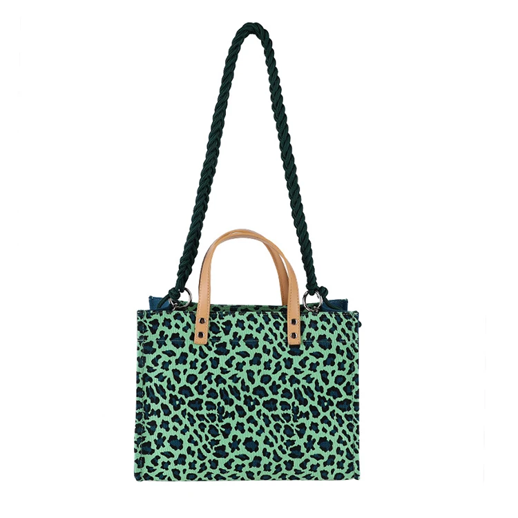 CG121 New fashion female leopard print waterproof large capacity handbag women's canvas sling tote bag custom logo
CG121 New fashion female leopard print waterproof large capacity handbag women's canvas sling tote bag custom logo