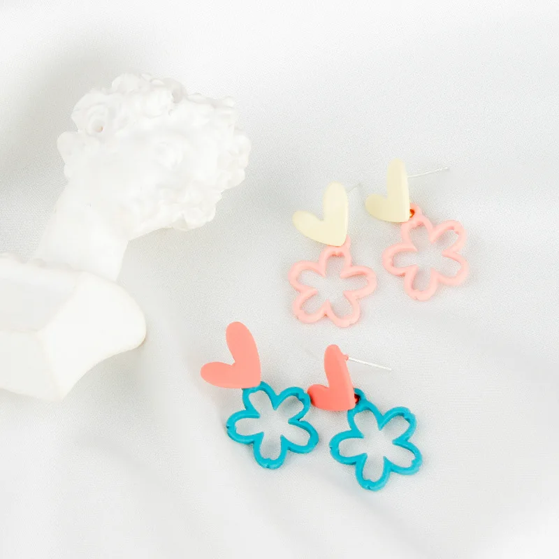OUYE popular cute fun alloy earrings ins style personality simple sweet color flower peach heart cute alloy earrings for women, Golden/silver
OUYE popular cute fun alloy earrings ins style personality simple sweet color flower peach heart cute alloy earrings for women, Golden/silver