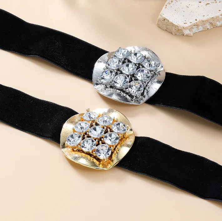 New ZA Fashion Round metal rhinestone Pendant Necklace Earrings set for Women jewelry Holiday Party Accessories
New ZA Fashion Round metal rhinestone Pendant Necklace Earrings set for Women jewelry Holiday Party Accessories