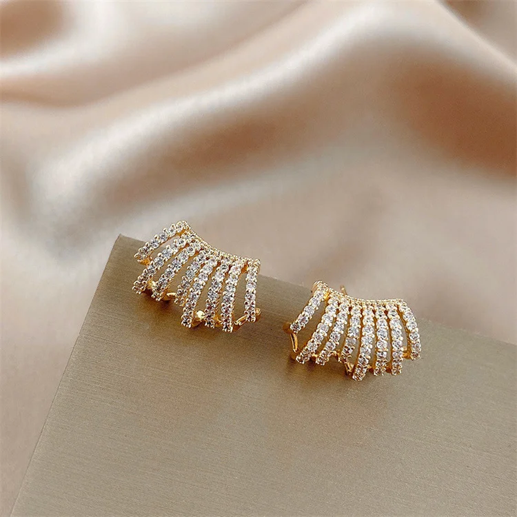 In Stock S925 Silver Needle Korean High Quality Gold Plated Fashion Diamond Luxury Women Stud Earrings
In Stock S925 Silver Needle Korean High Quality Gold Plated Fashion Diamond Luxury Women Stud Earrings