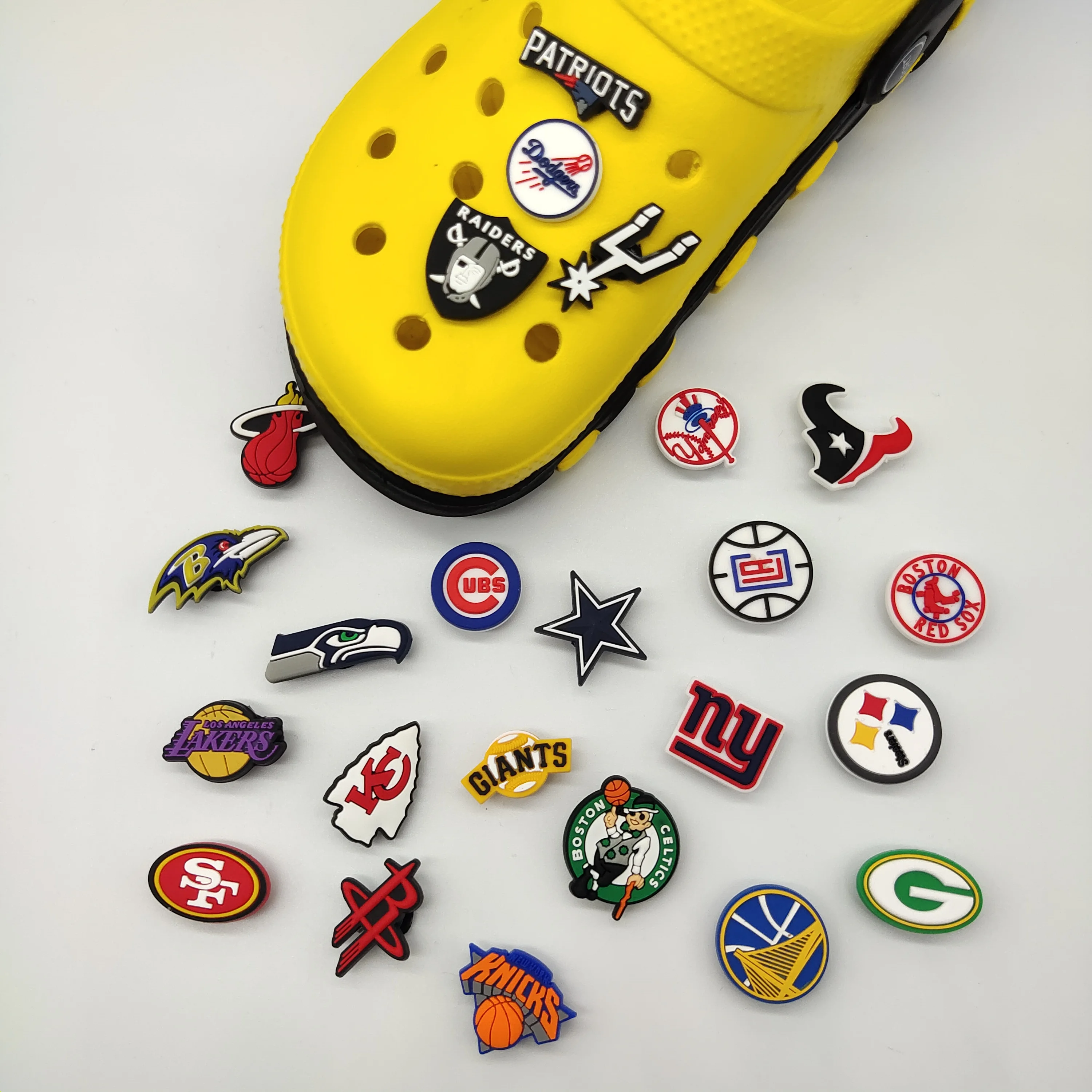 2022 whosale New design brand LOGO Clog Charm shoe decorations Soft PVC Custom Shoe croc Charms for kid shoes and accessories, As picture
2022 whosale New design brand LOGO Clog Charm shoe decorations Soft PVC Custom Shoe croc Charms for kid shoes and accessories, As picture