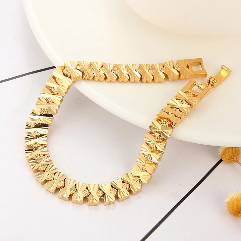 girls Wrist Chain 24k Gold Plated Noble Men's Women's Bracelets New Design Bangle, Gold color
girls Wrist Chain 24k Gold Plated Noble Men's Women's Bracelets New Design Bangle, Gold color