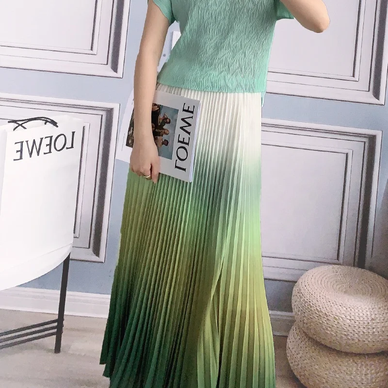 OEM Women Summer Fashion gradient printing and dyeing pleated skirt dresses women casual
OEM Women Summer Fashion gradient printing and dyeing pleated skirt dresses women casual