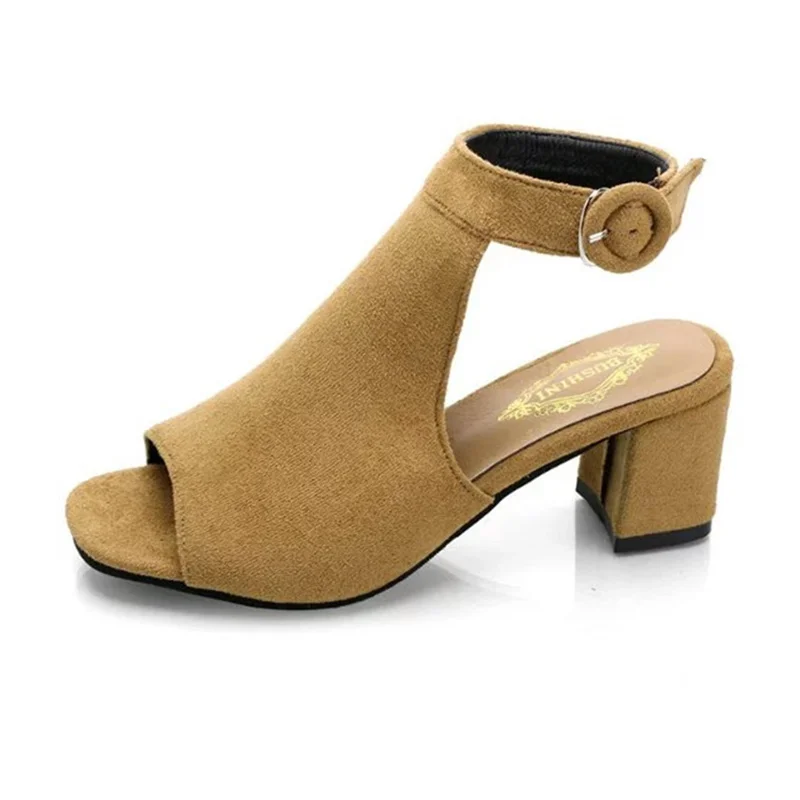 2021 High Quality Western Beautiful Style fabric with the wide short heel women's sandals
2021 High Quality Western Beautiful Style fabric with the wide short heel women's sandals