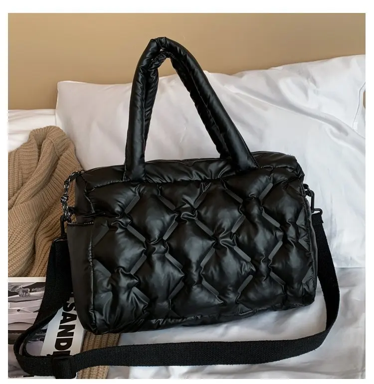 Custom design large capacity women's fashion space quilted messenger bag fashion ladies shoulder bag
Custom design large capacity women's fashion space quilted messenger bag fashion ladies shoulder bag