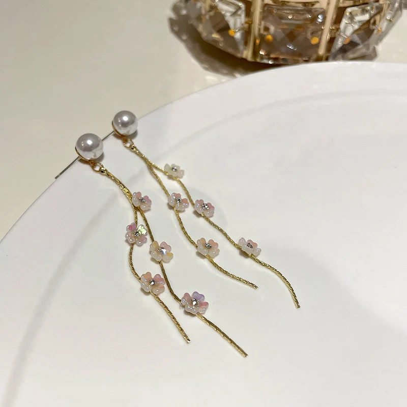 trendy fashion pearl dangle flower earring women 
trendy fashion pearl dangle flower earring women
