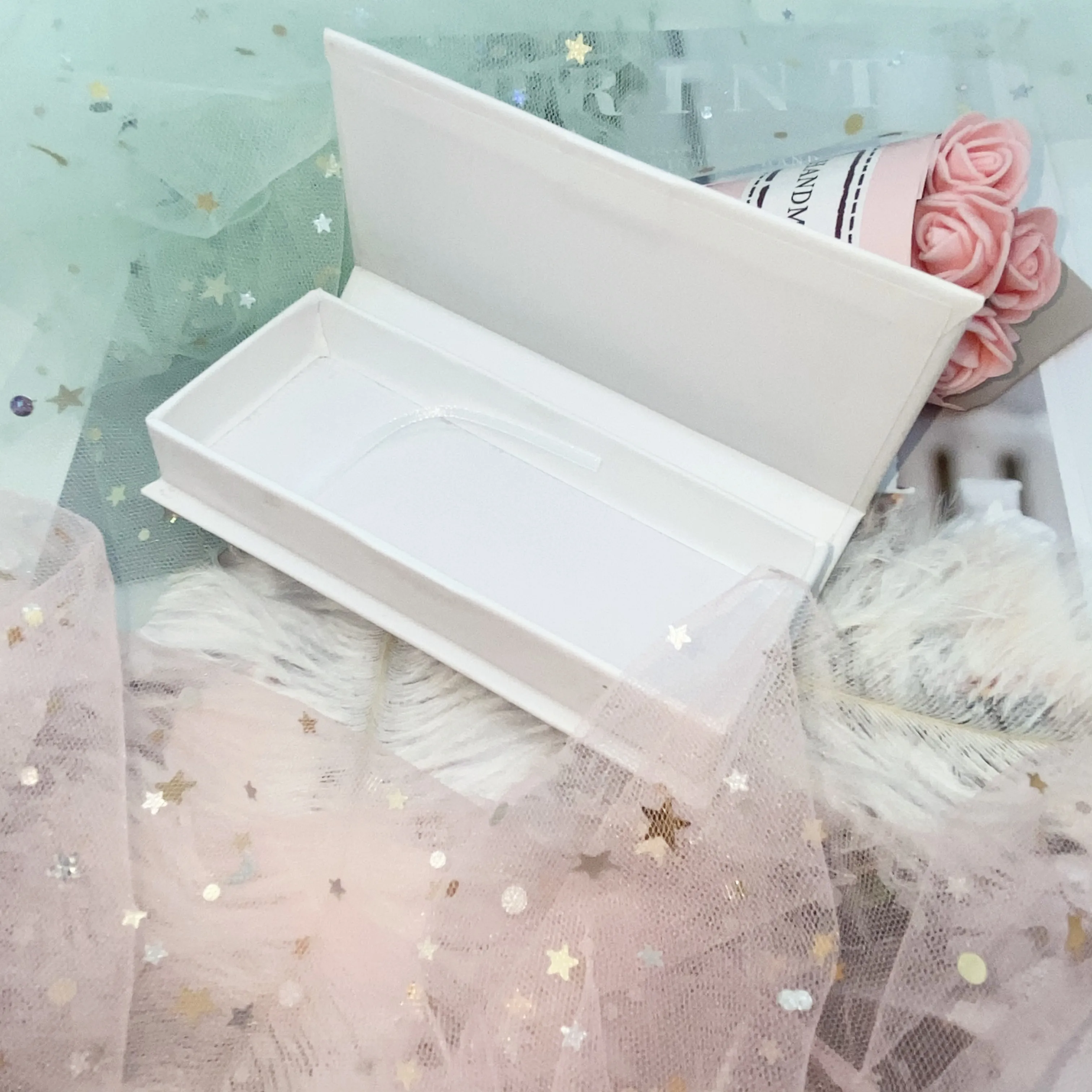 whole sale princess lash boxes design white lash boxes