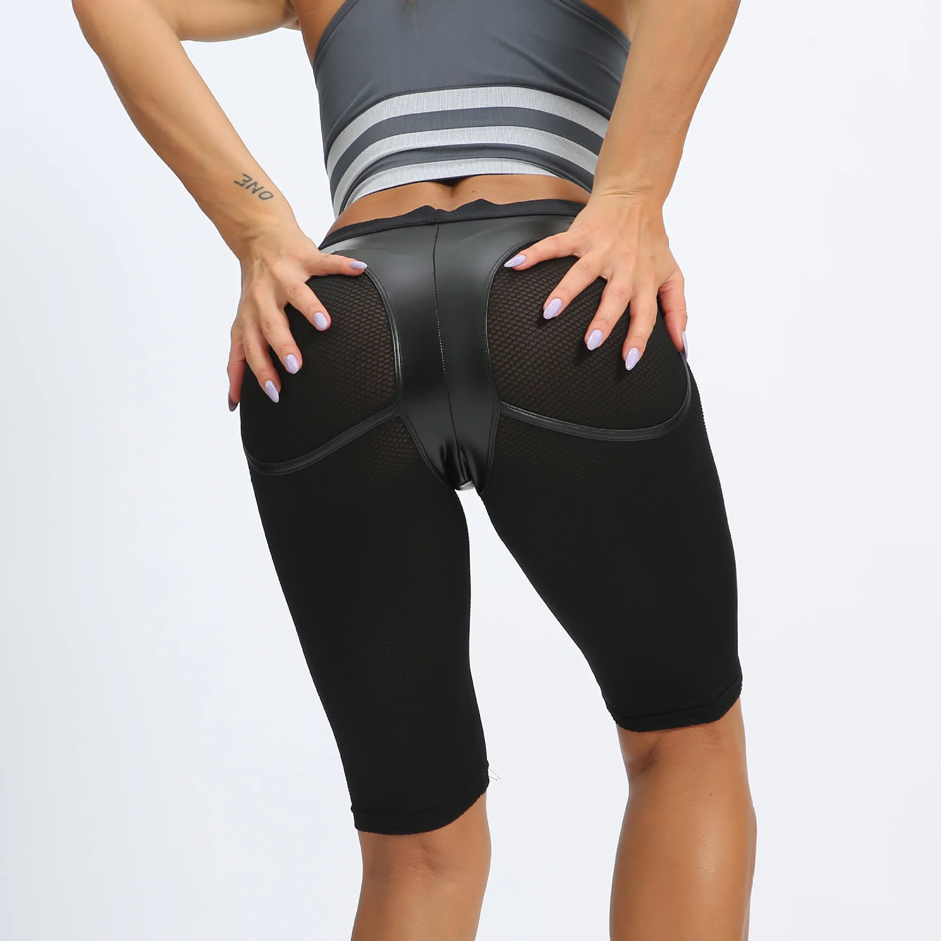 Running Sports Fitness Mesh Leather Leggings Slim Sexy Yoga Pants Cropped Pants For Women
Running Sports Fitness Mesh Leather Leggings Slim Sexy Yoga Pants Cropped Pants For Women