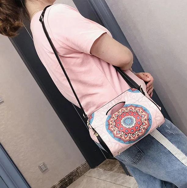 Women Fashion Custom Shoulder Handbags Retro Ethnic Printing Leather Bucket Bags Woman Large Capacity Tote Bag
Women Fashion Custom Shoulder Handbags Retro Ethnic Printing Leather Bucket Bags Woman Large Capacity Tote Bag