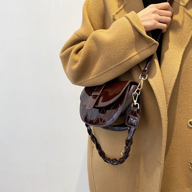 XP1331 Fashion small female 2021 new trendy shoulder bag autumn and winter messenger saddle bag
XP1331 Fashion small female 2021 new trendy shoulder bag autumn and winter messenger saddle bag