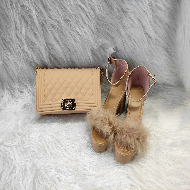 2021 INS hot sale Apricot women jelly handbags famous brand designer bag ladies fur sandal and jelly purse sets, Customized color
2021 INS hot sale Apricot women jelly handbags famous brand designer bag ladies fur sandal and jelly purse sets, Customized color