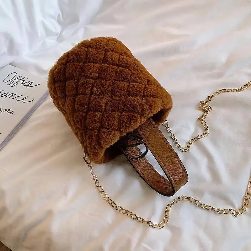 2021 new arrivals winter fashion fur purses women chain sling bags ins crossbody bag evening bags, As picture 
2021 new arrivals winter fashion fur purses women chain sling bags ins crossbody bag evening bags, As picture