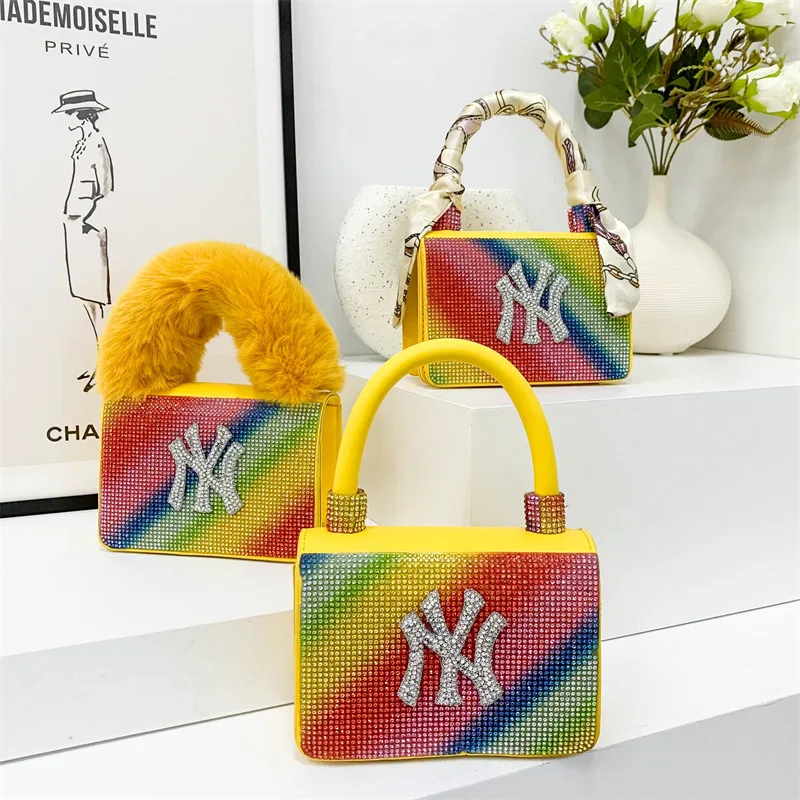 NY Bag European and American fashion light diamond chain messenger bag small square bag
NY Bag European and American fashion light diamond chain messenger bag small square bag