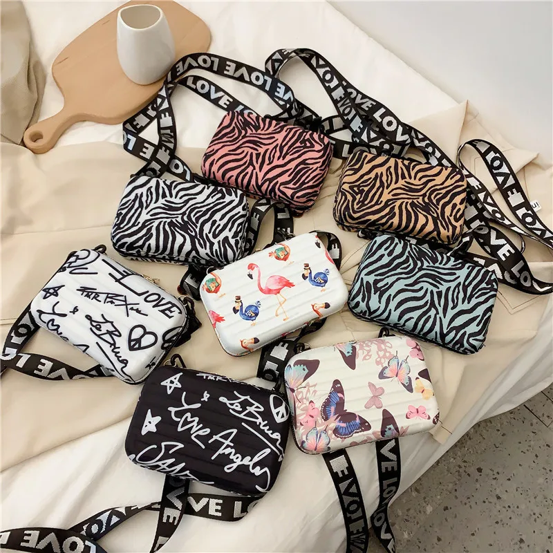 Special design women's Pu fashion small square box makeup bag Cross body bag one shoulder slung mobile phone bag, Picture color
Special design women's Pu fashion small square box makeup bag Cross body bag one shoulder slung mobile phone bag, Picture color